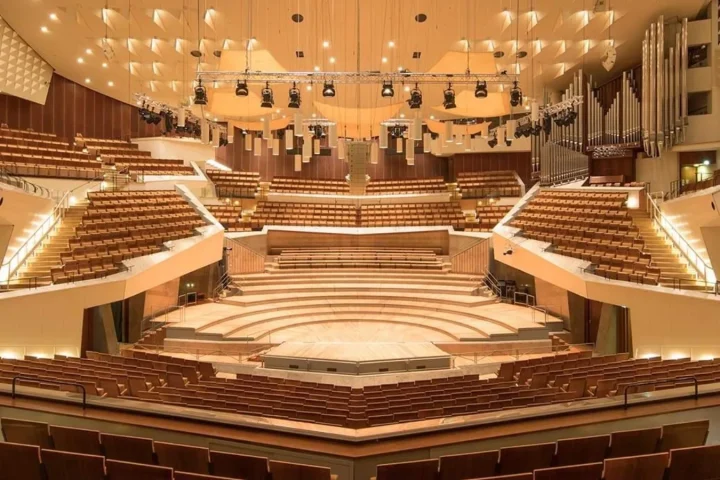 Berlin’s Opera Night to Book Now - Arkady Beryn, the Filharmonie Brno, René Barbera, Florian Sempey and Alisa Medvedeva at the Philharmonie